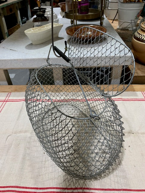 Vintage European Collapsible Egg Basket with Lid #5268