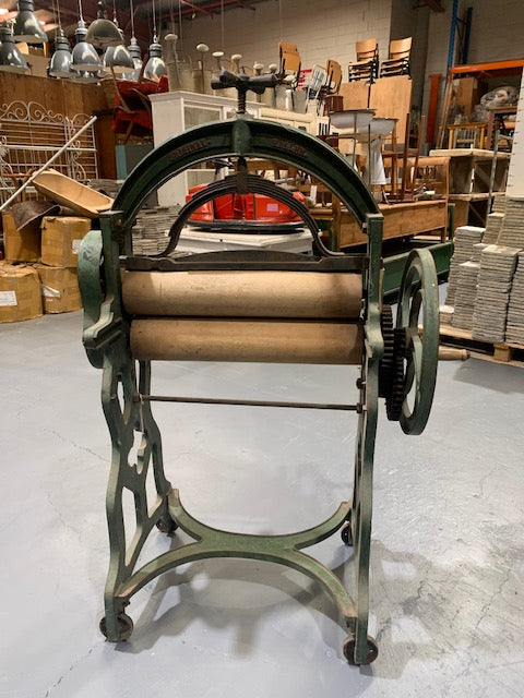 Vintage  Cast iron Mangle Press #5608