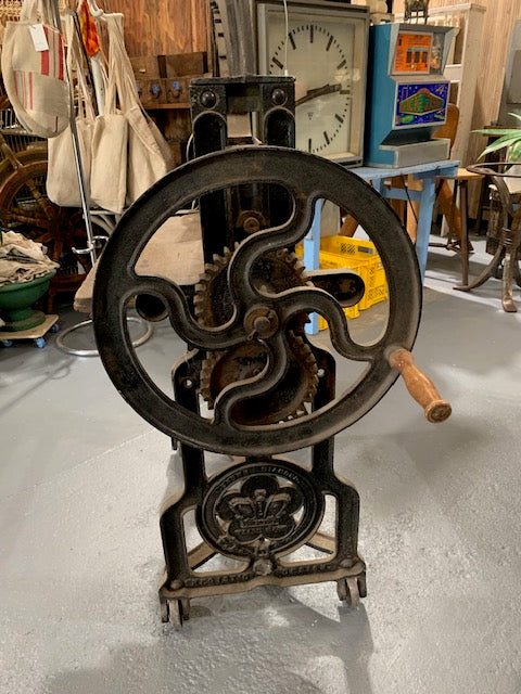 Vintage  Cast iron Mangle Press #5616