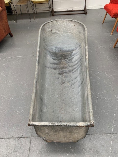 Vintage 1940s  Galvanized Bath Tub #5690  Byron
