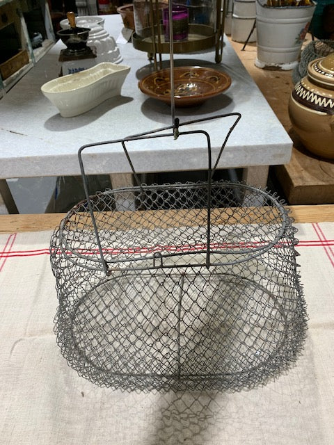 Vintage European Collapsible Egg Basket with Lid #5267