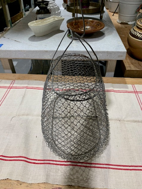 Vintage European Collapsible Egg Basket with Lid #5267