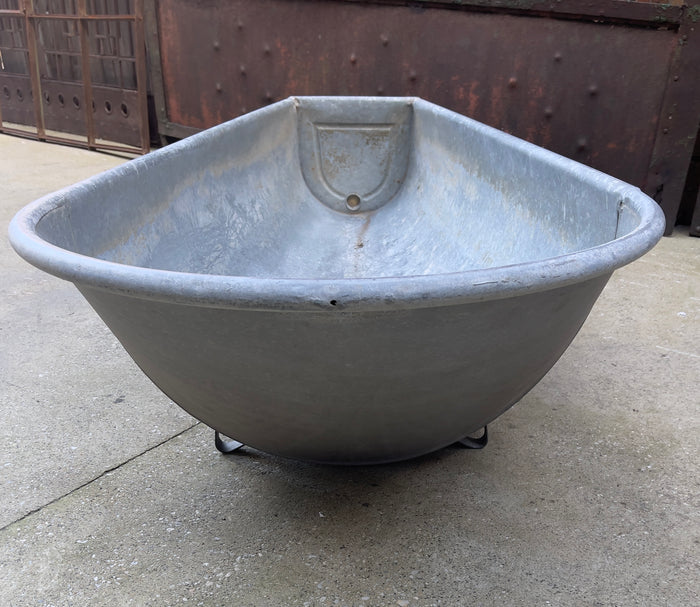Vintage 1940s  Galvanized Bath Tub #6865