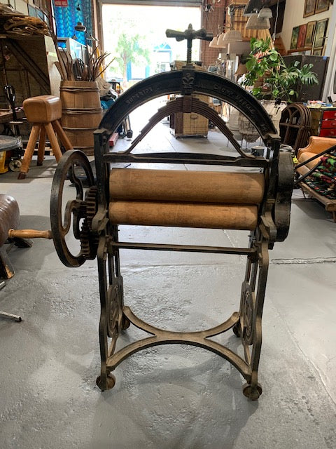 Vintage  Cast iron Mangle Press #5616