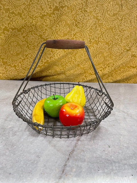 Vintage Wire Carry Basket #6008  Byron