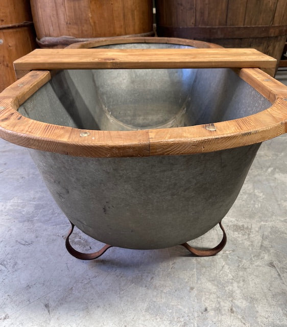 Vintage 1940s  Galvanized Bath Tub #7100