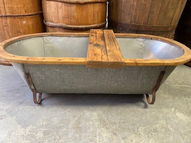 Vintage 1940s  Galvanized Bath Tub #7101