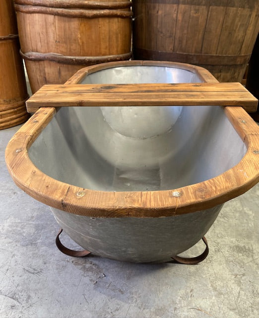 Vintage 1940s  Galvanized Bath Tub #7101