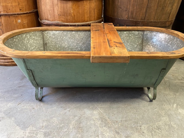 Vintage 1940s  Galvanized Bath Tub #7103