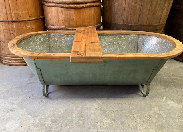 Vintage 1940s  Galvanized Bath Tub #7103