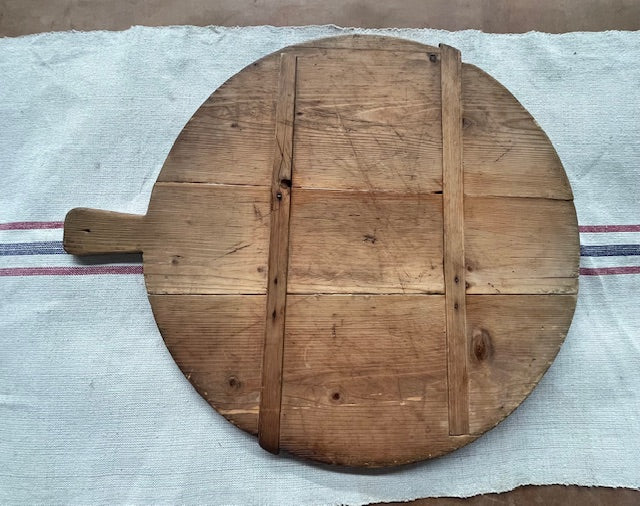 Vintage European Round  Bread Board #7113