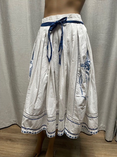 Vintage White Cotton Skirt  #W132  Includes  AUS POSTAGE