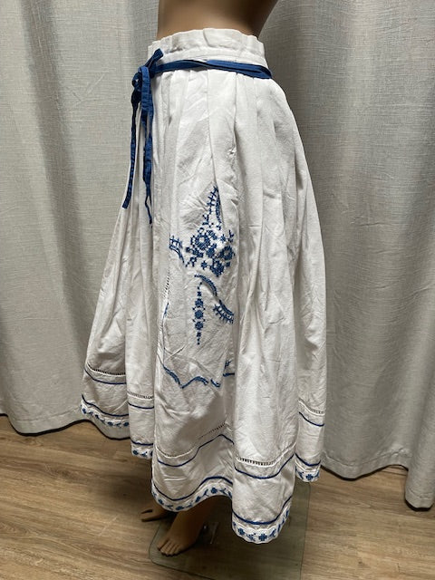 Vintage White Cotton Skirt  #W132  Includes  AUS POSTAGE