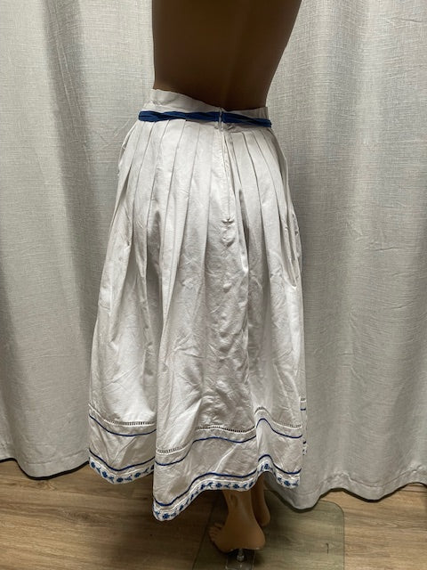 Vintage White Cotton Skirt W132 Includes AUS POSTAGE