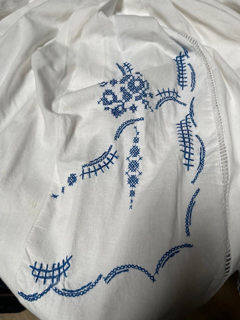 Vintage White Cotton Skirt  #W132  Includes  AUS POSTAGE