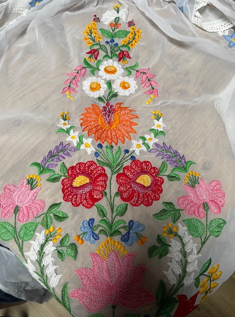 Vintage White Sheer Embroidered Apron  #W133  Includes  AUS POSTAGE