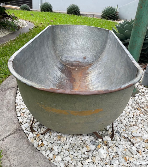 Vintage 1940s  Galvanized Bath Tub #7145. *Byron - Call for info*