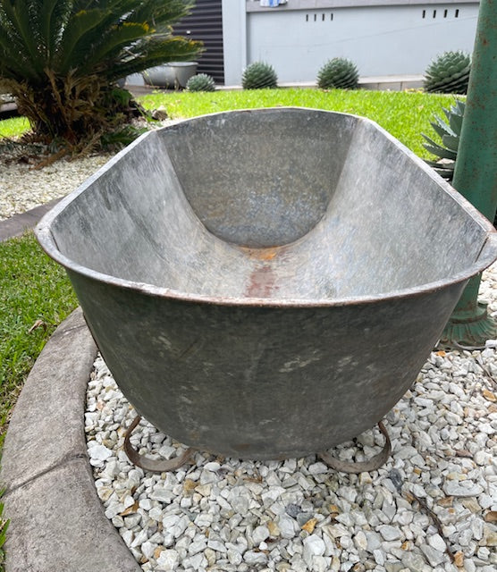 Vintage 1940s  Galvanized Bath Tub #7146. *Byron - Call for info*