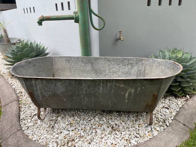 Vintage 1940s  Galvanized Bath Tub #7146. *Byron - Call for info*