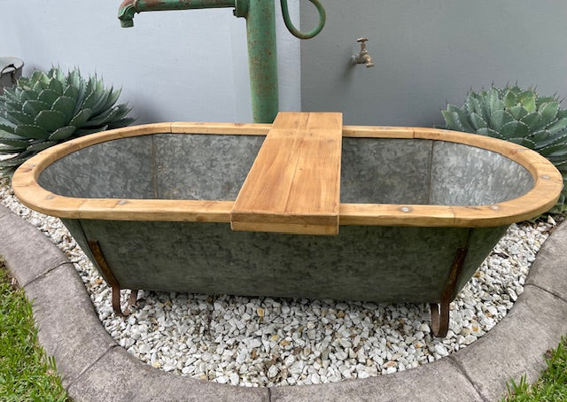 Vintage 1940s  Galvanized Bath Tub #7147. *Byron - Call for info*