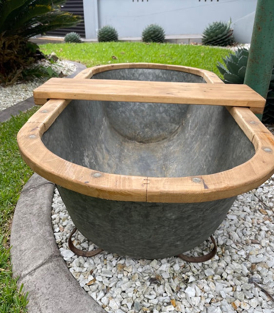 Vintage 1940s  Galvanized Bath Tub #7147. *Byron - Call for info*