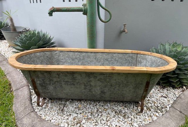 Vintage 1940s  Galvanized Bath Tub #7147. *Byron - Call for info*