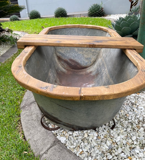 Vintage 1940s  Galvanized Bath Tub #7148. *Byron - Call for info*
