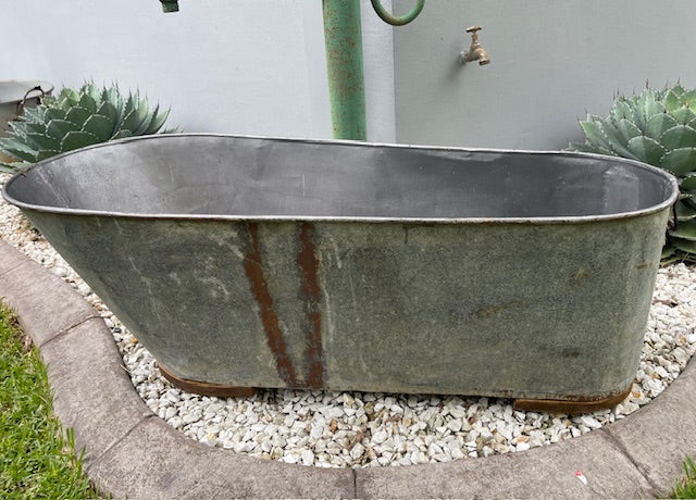 Vintage 1940s  Galvanized Bath Tub #7149. *Byron - Call for info*