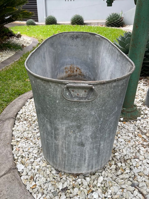 Vintage 1940s  Galvanized Bath Tub #7150. *Byron - Call for info*