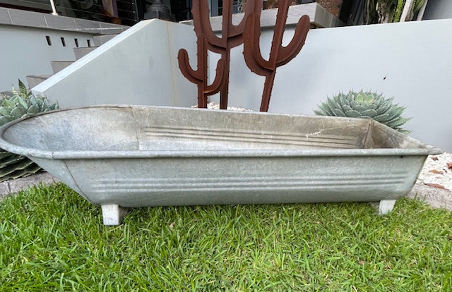 Vintage 1940s  Galvanized Bath Tub #7151. *Byron - Call for info*