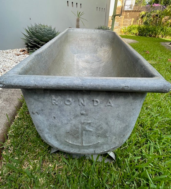 Vintage 1940s  Galvanized Bath Tub #7154  *Byron - Call for info*