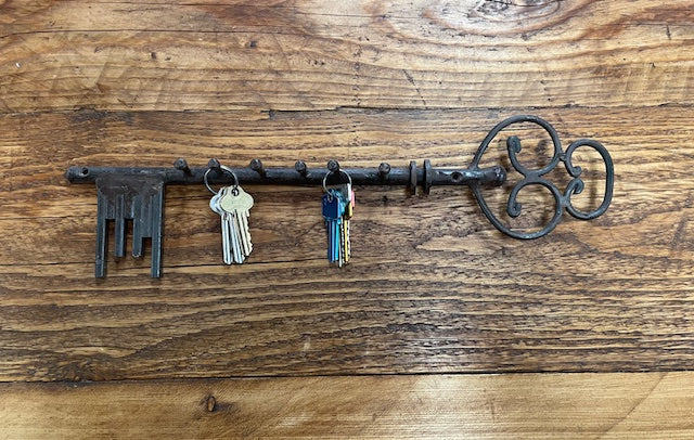 Vintage Metal Wall Key Holder #6330  Byron