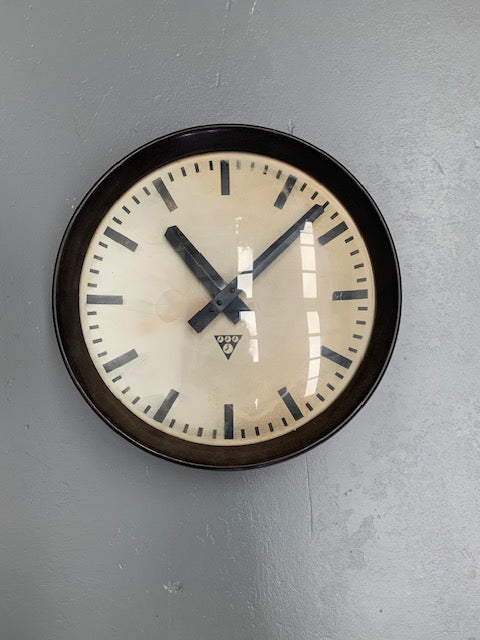 Vintage Czech Pragotron Bakelite  Train Station Clock #5671 Byron