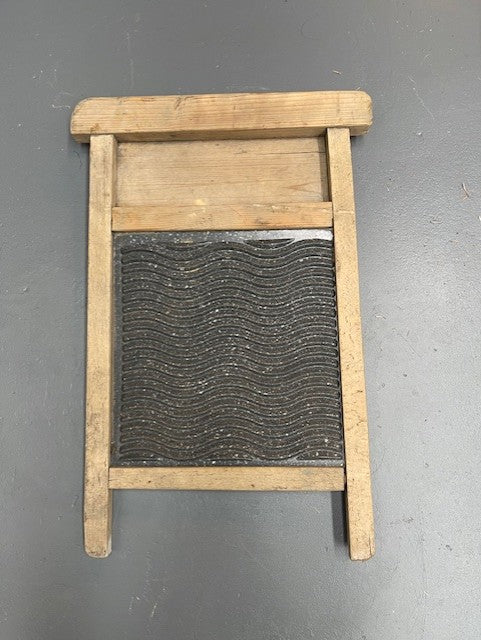 Vintage Wash Board  #5982  Byron
