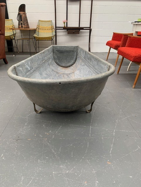 Vintage 1940s  Galvanized Bath Tub #5691  Byron