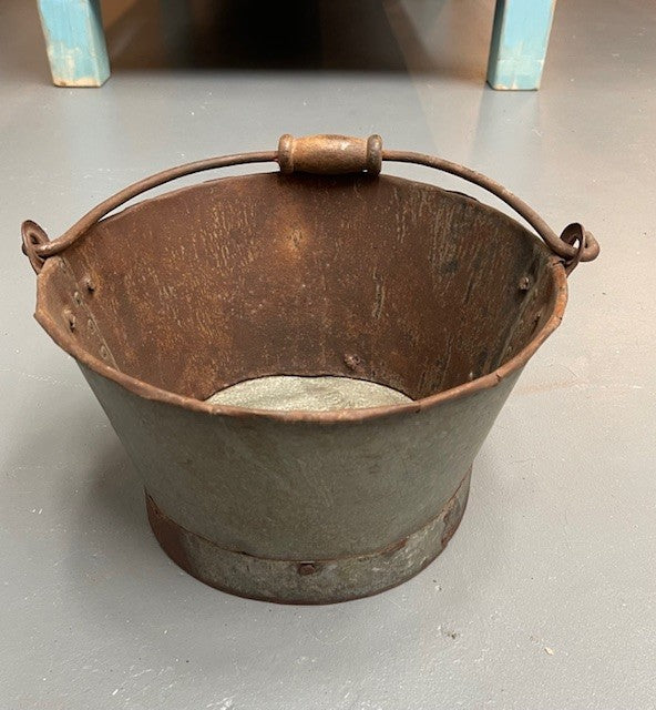 Metal Bucket    #6000  Byron