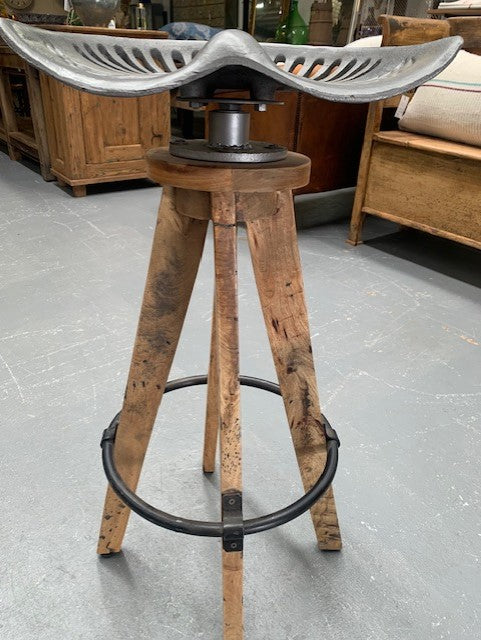 Cast-Iron Tractor Seat with Wooden Legs Stool  # 5554  Byron