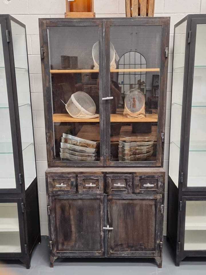 European   Medical  Cabinet #3583  Byron