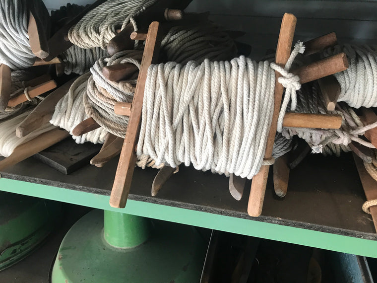 Vintage rope clothes line #2455