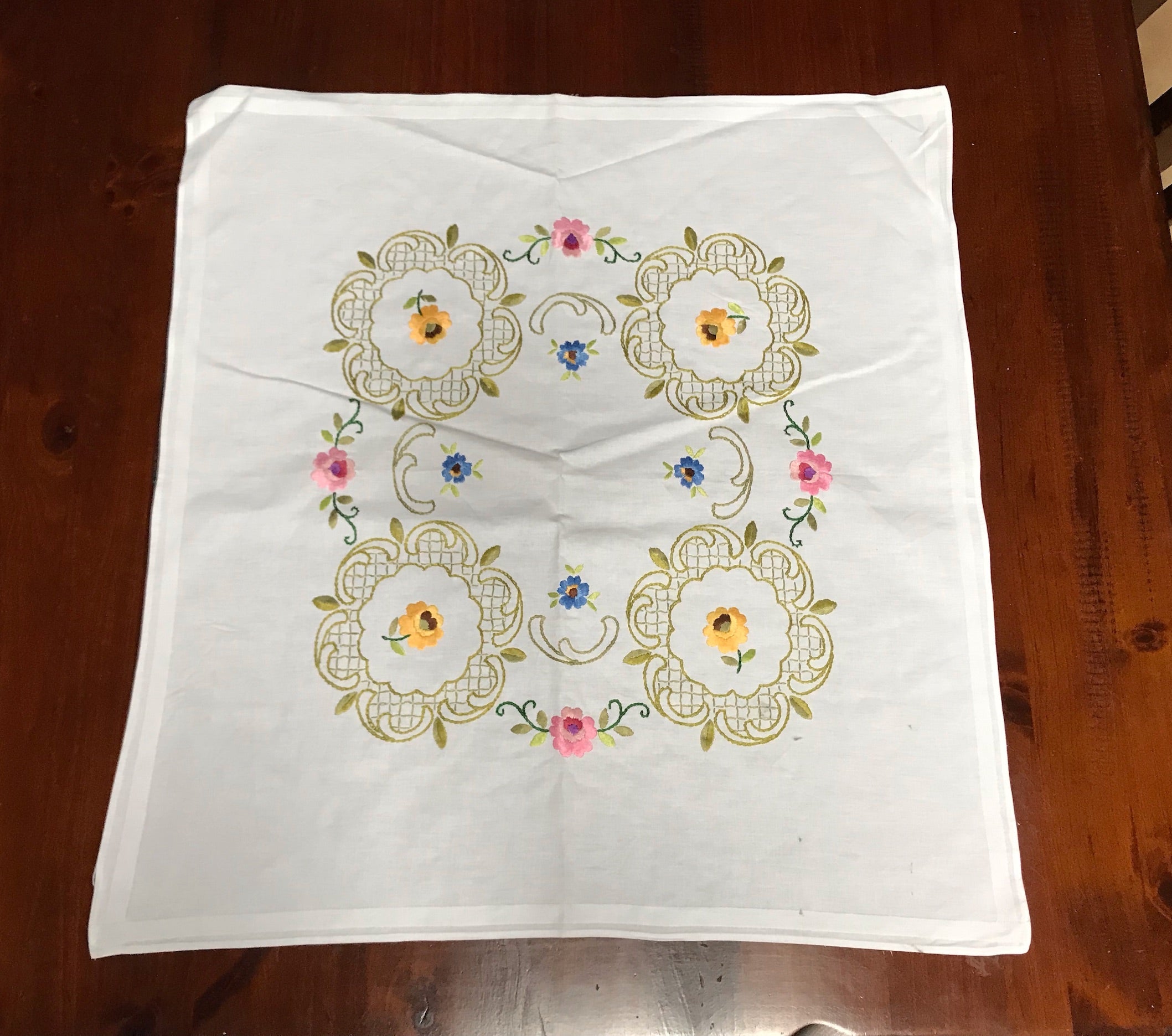 Vintage  Embroidered Table Cloth  #TB11  FREE AUS POSTAGE