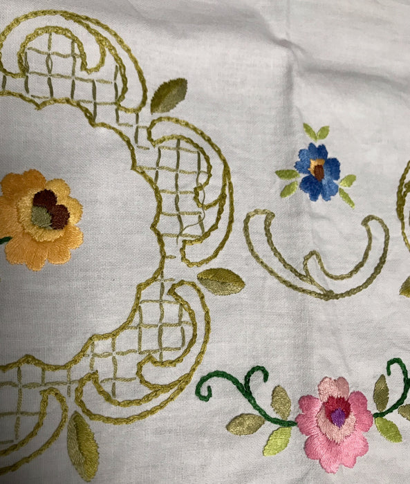 Vintage  Embroidered Table Cloth  #TB11  FREE AUS POSTAGE