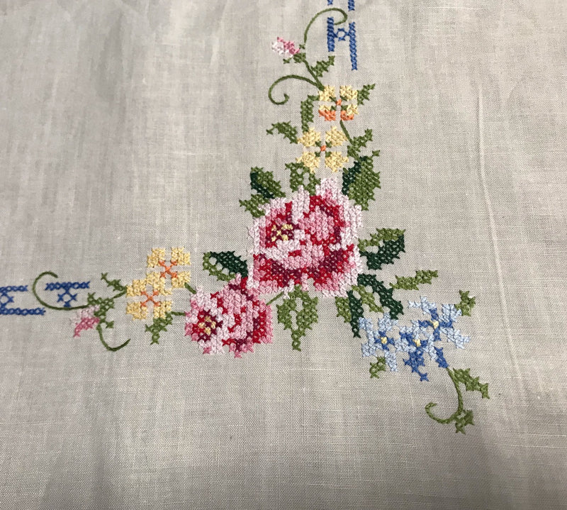 Vintage  Embroidered Table Cloth  #TB15  FREE AUS POSTAGE