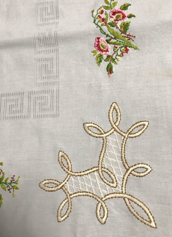 Vintage  Embroidered Table Cloth  #TB19  FREE AUS POSTAGE
