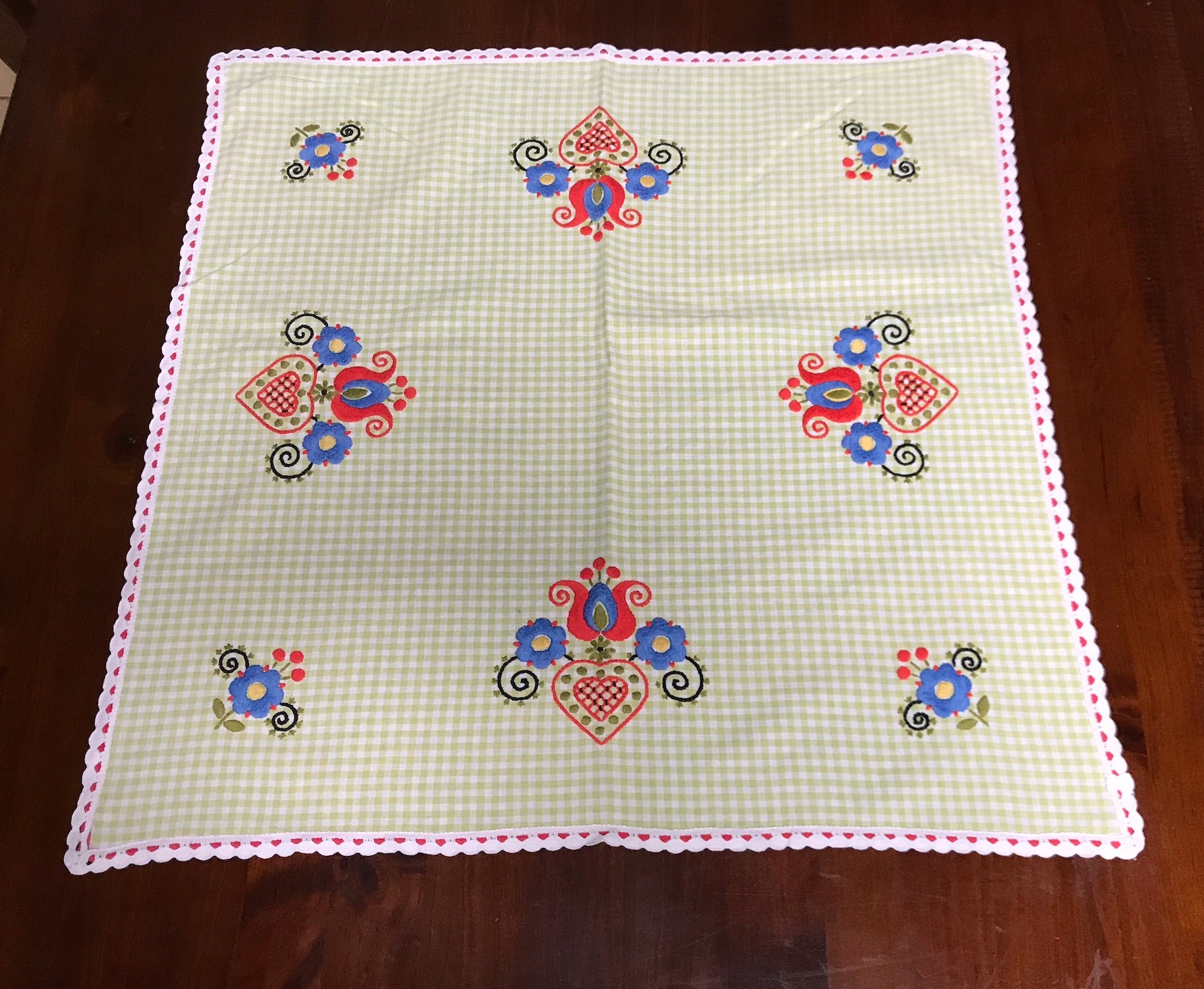 Vintage  Embroidered Table Cloth  #TB20  FREE AUS POSTAGE