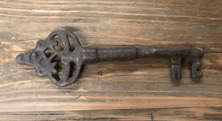 Vintage Metal Key  #3888c