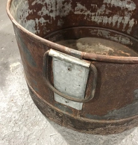 Vintage  European Metal Tub # 4126  Byron