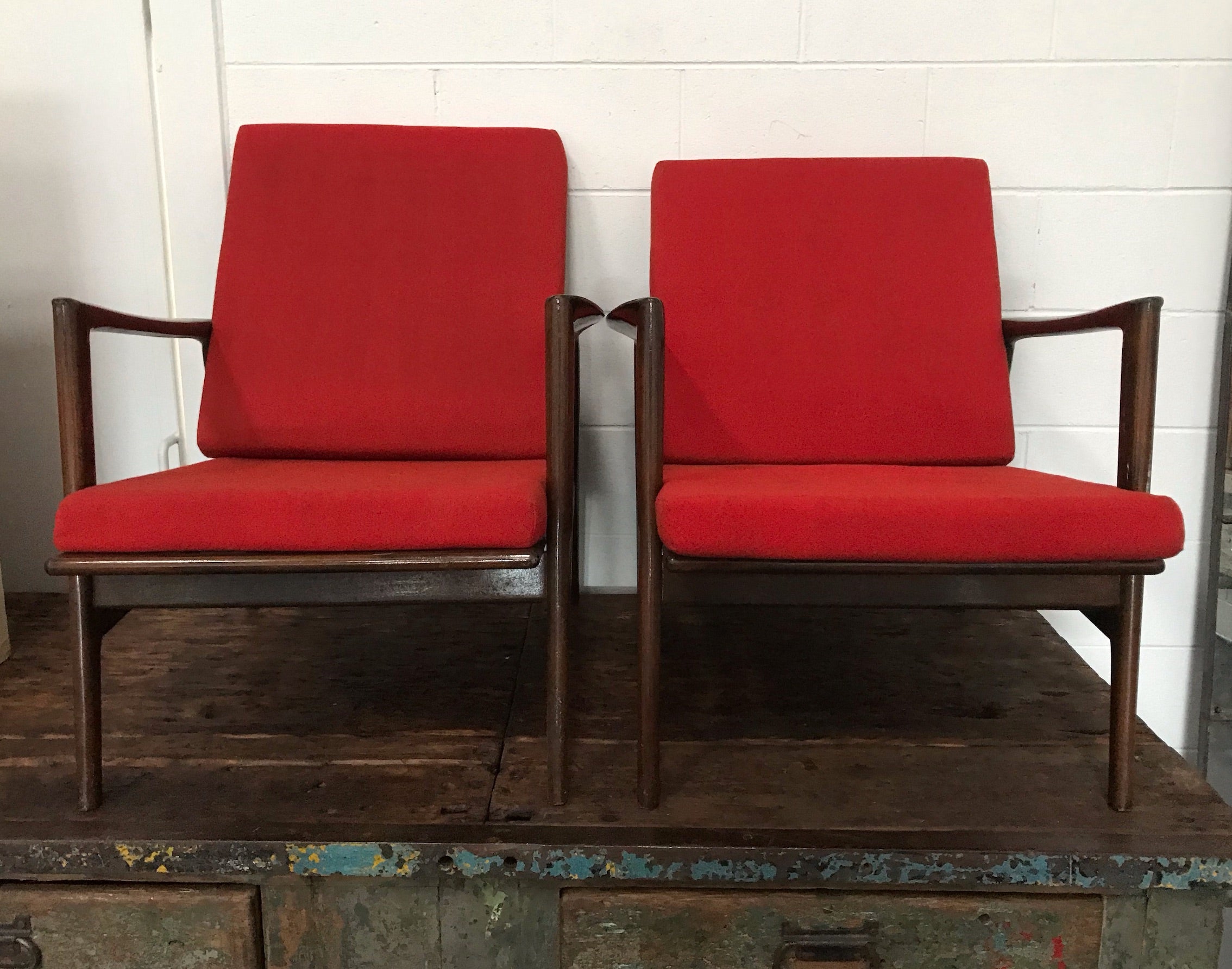Vintage mid century club chair set #3467 Byron