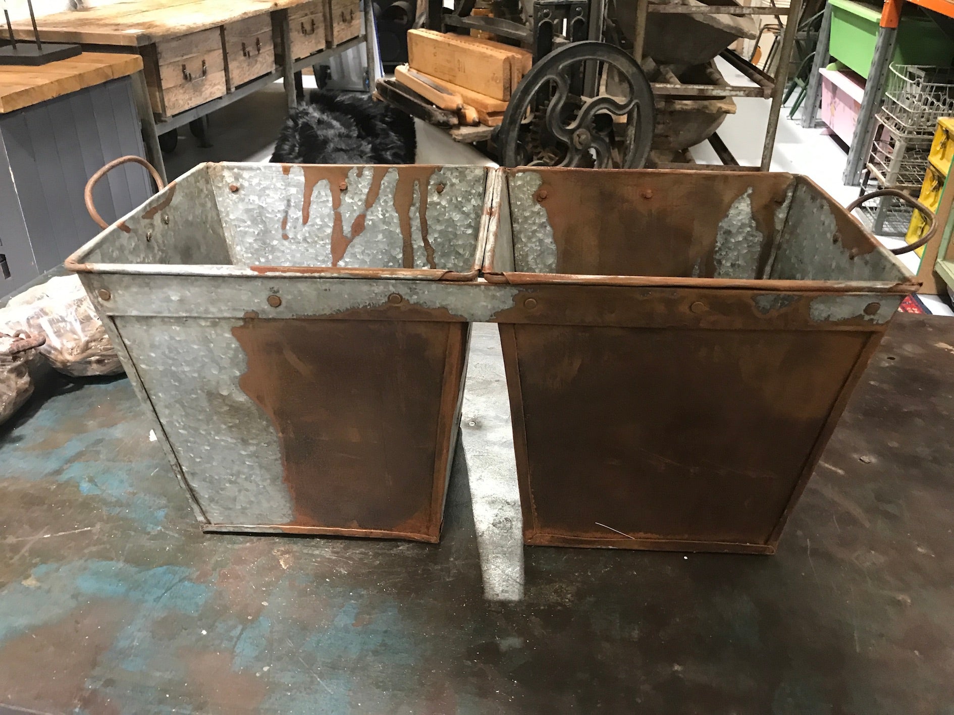 Vintage metal plant hollder or ice bucket #2226
