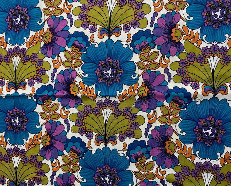 Vintage  Table Cloth  #F301  FREE AUS POSTAGE