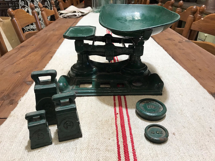 Vintage Kitchen Scale  #3589